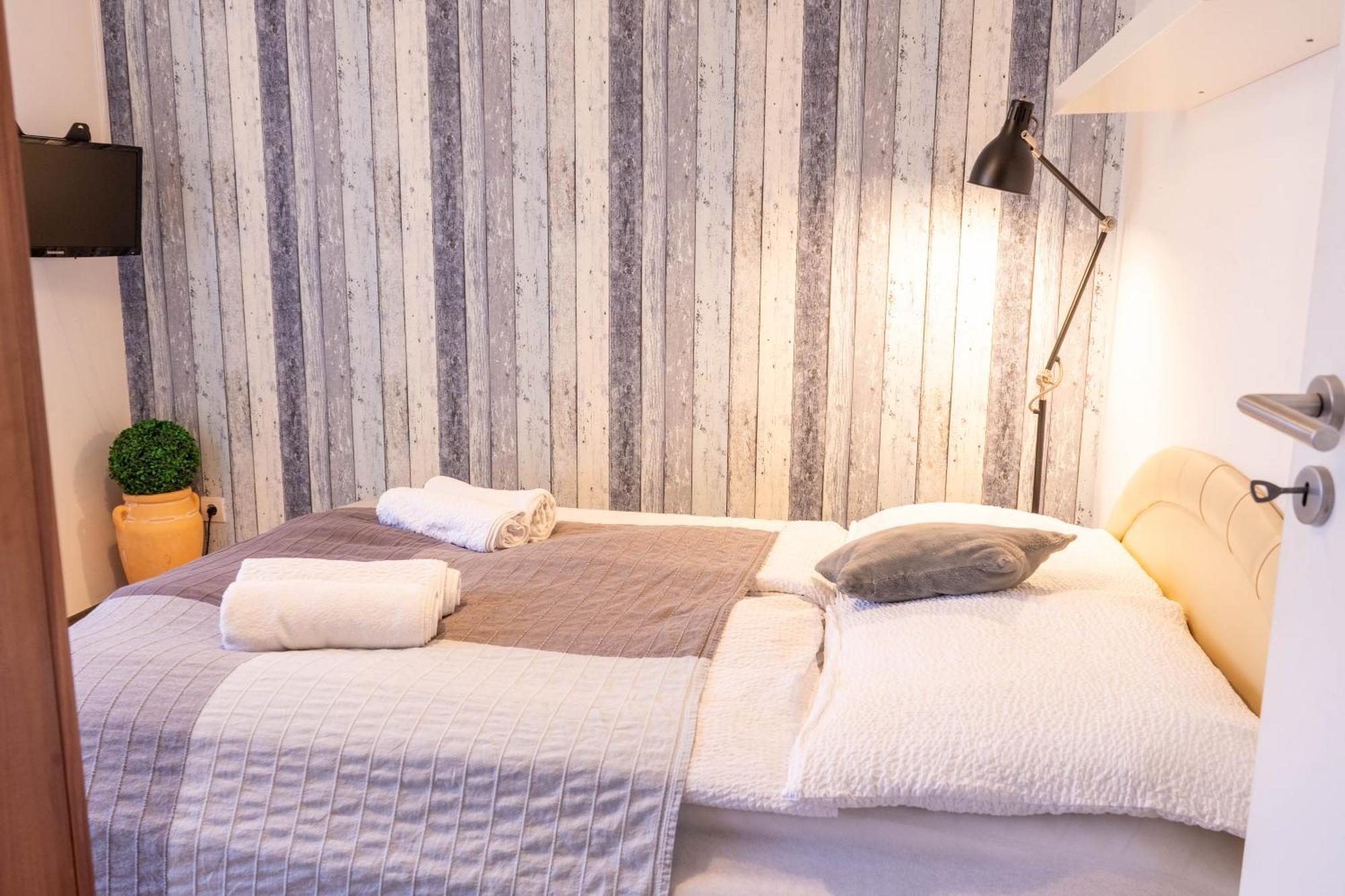 Cac Wellness Apartment Шіофок Екстер'єр фото