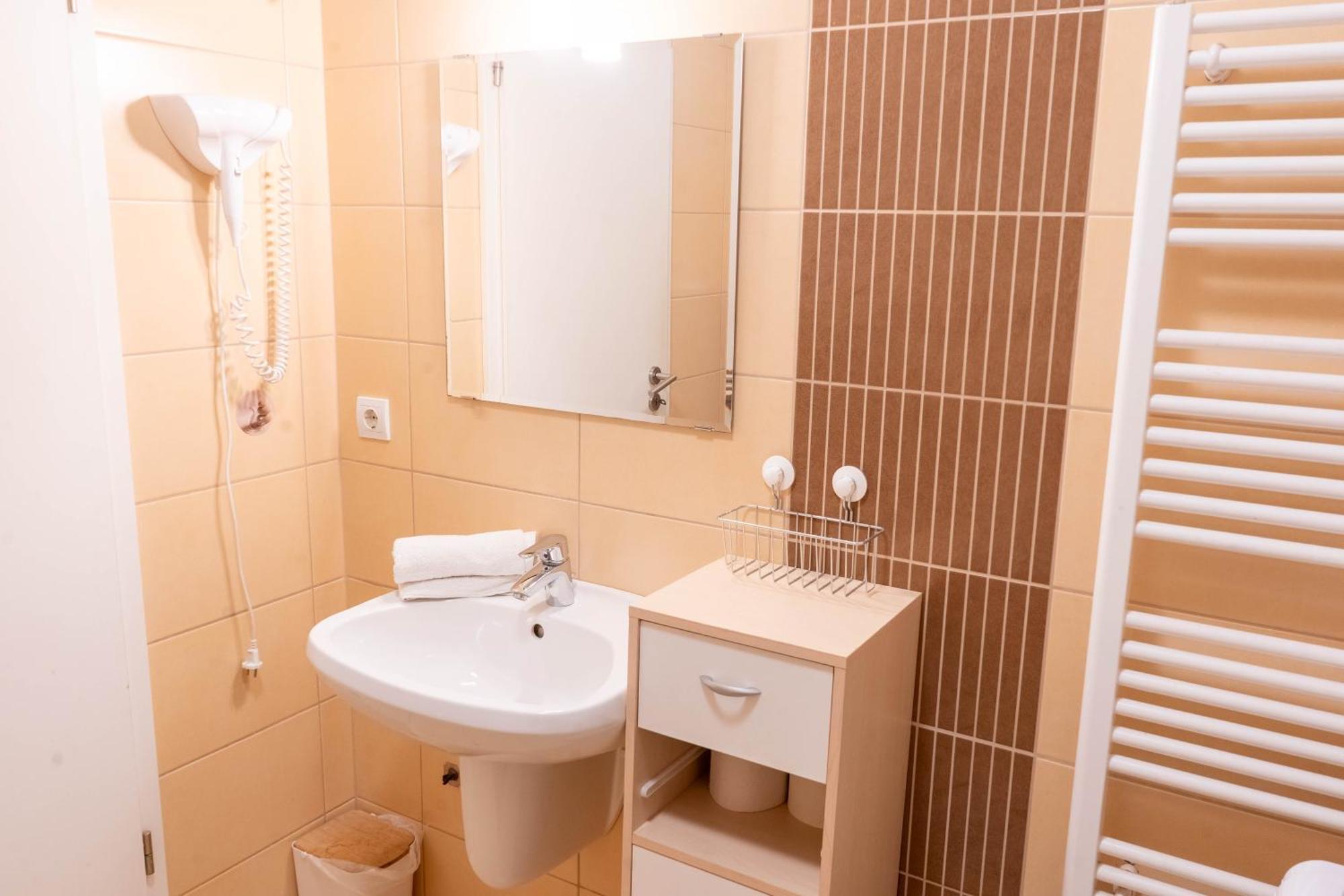 Cac Wellness Apartment Шіофок Екстер'єр фото